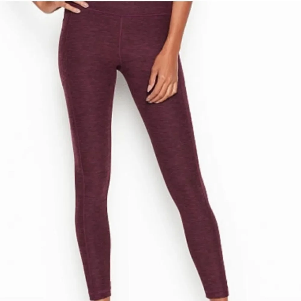 Victoria’s Secret High Rise Studio 7/8 length The Softer Legging ever Size 8 - Picture 8 of 8